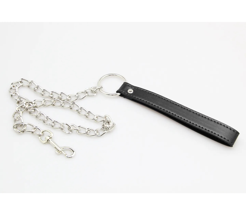 Chain lead with PU handle with black stitching.